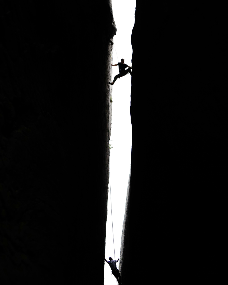 Guide and book on how to stop drinking and stay sober long-term, covering practical steps and recovery tips.